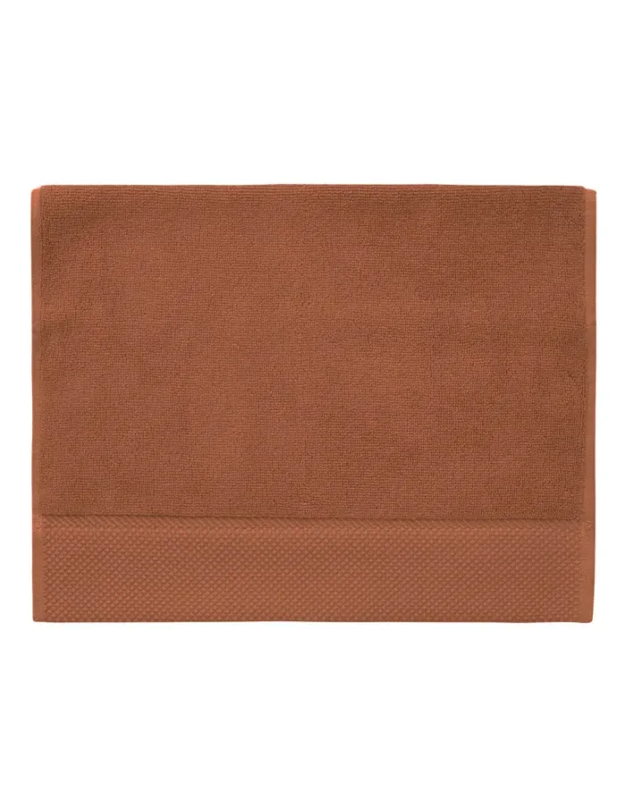 Serviette invité personnalisée brodée à Paris, coloris auburn (modèle Beaubourg, 100 % coton peigné zero-twist)