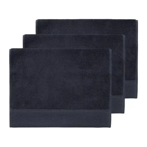 Serviette invité personnalisée brodée à Paris, coloris bleu nuit (modèle Beaubourg, 100 % coton peigné zero-twist)