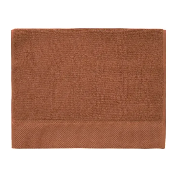 Serviette invité personnalisée brodée à Paris, coloris auburn (modèle Beaubourg, 100 % coton peigné zero-twist)