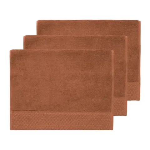 Serviette invité personnalisée brodée à Paris, coloris auburn (modèle Beaubourg, 100 % coton peigné zero-twist)
