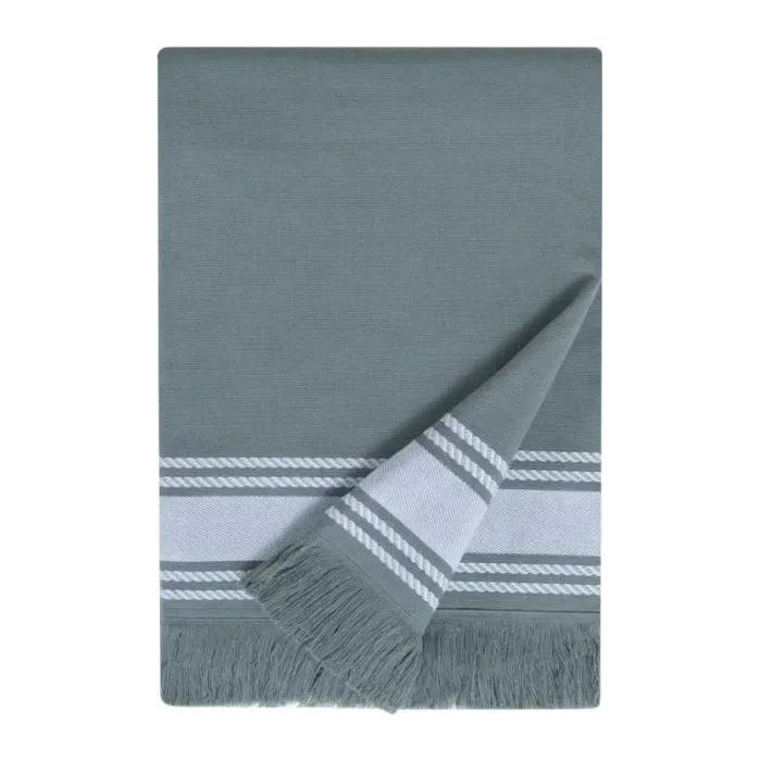 Drap de plage personnalisé brodé à Paris, coloris lichen (modèle Longchamp, 100 % coton, face lisse et dos éponge)