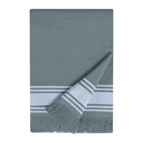 Drap de plage personnalisé brodé à Paris, coloris lichen (modèle Longchamp, 100 % coton, face lisse et dos éponge)