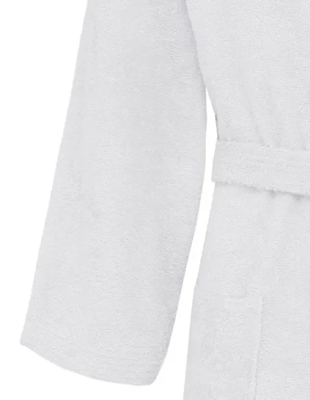 Peignoir personnalisé coloris blanc : détail de la broderie (modèle Marais)