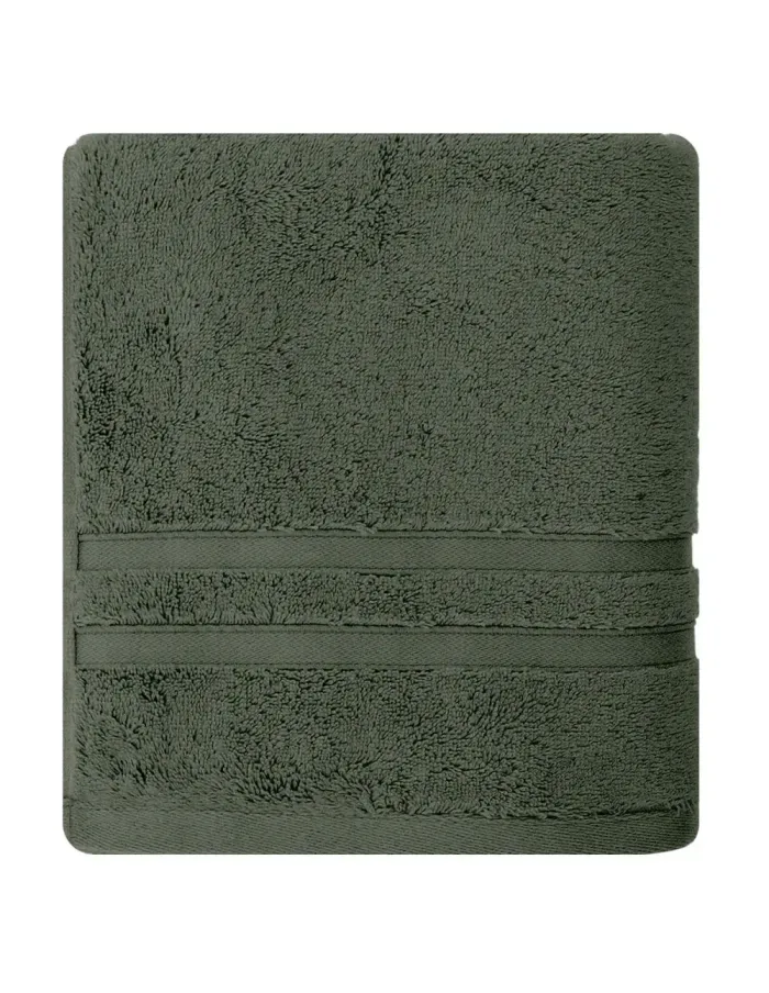 Serviette de bain personnalisée brodée à Paris, coloris eucalyptus (modèle Royale, 80 % coton peigné · 20 % modal)