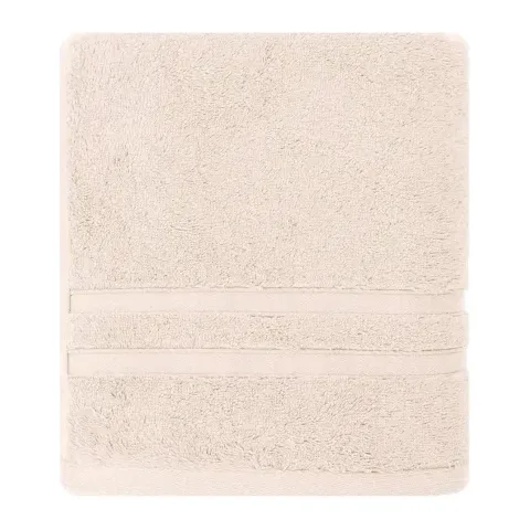 Serviette de bain personnalisée brodée à Paris, coloris rose (modèle Royale, 80 % coton peigné · 20 % modal)