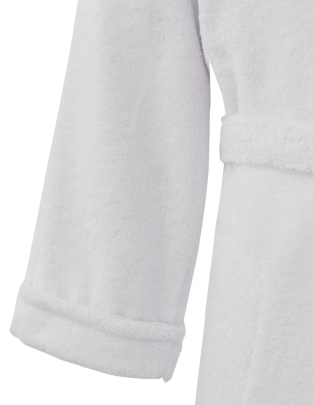 Peignoir personnalisé coloris blanc : détail de la broderie (modèle Saint-Honoré)