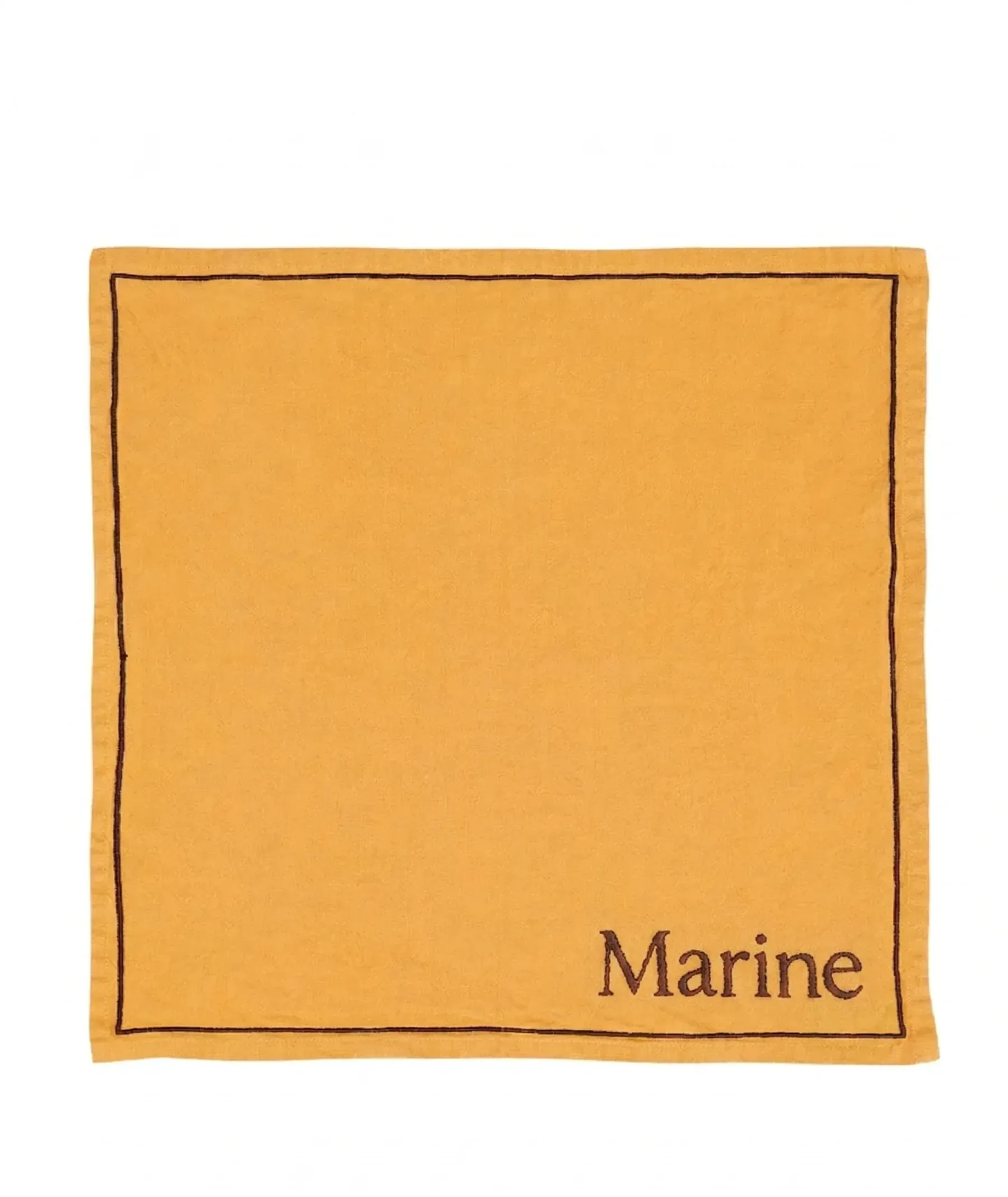 Inspiration serviette de table moutarde personnalisée brodée du prénom Marine, atelier Paris